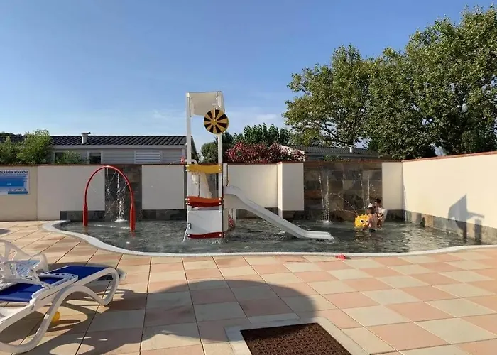 Campingplatz Le Roussillon - Maeva Saint-Cyprien (Pyrenees-Orientales)